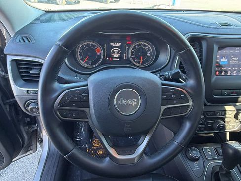 Used 2020 Jeep Cherokee Latitude Plus image 18