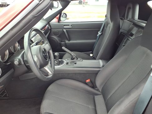 Used 2006 MAZDA MX-5 Miata RWD image 24