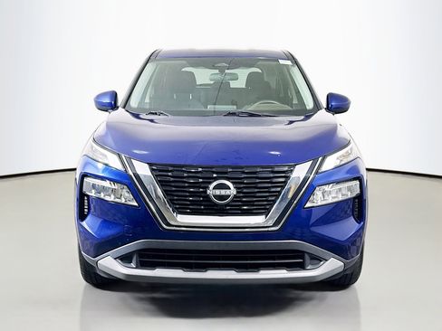 Used 2023 Nissan Rogue SV image 2