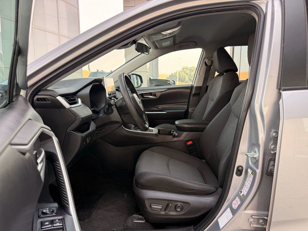 Used 2024 Toyota RAV4 XLE AWD/4WD image 14