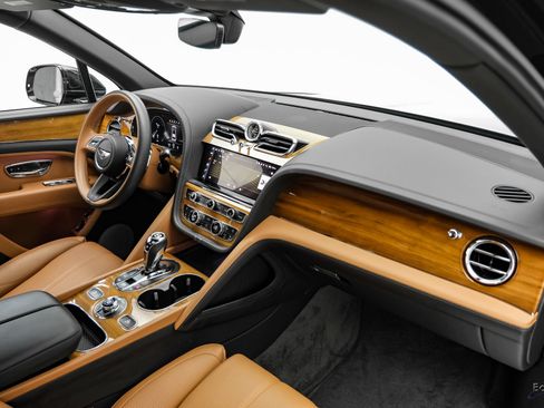 Used 2023 Bentley Bentayga Extended Wheelbase AWD/4WD image 40