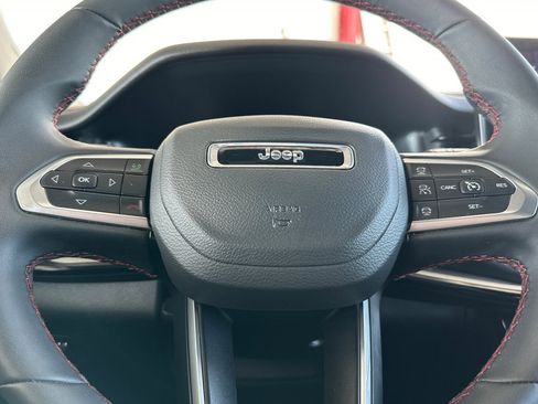 Used 2025 Jeep Compass Trailhawk AWD/4WD image 24