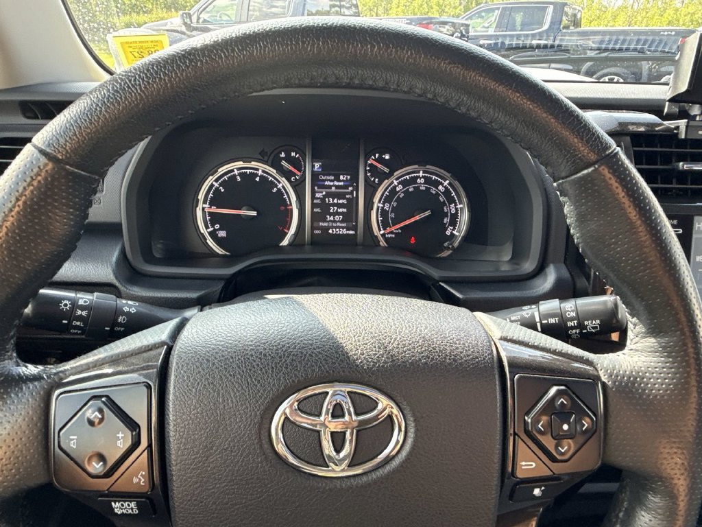 Used 2023 Toyota 4Runner TRD Off-Road Premium w/ Moonroof Package AWD/4WD image 4
