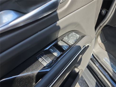 Used 2023 Cadillac Escalade ESV Luxury image 20