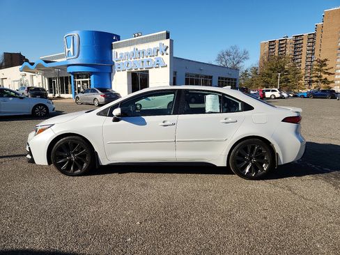 Used 2023 Toyota Corolla XSE image 7