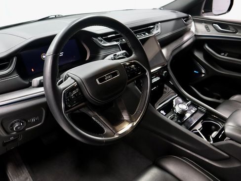 Used 2022 Jeep Grand Cherokee Overland w/ Luxury Tech Group IV image 28