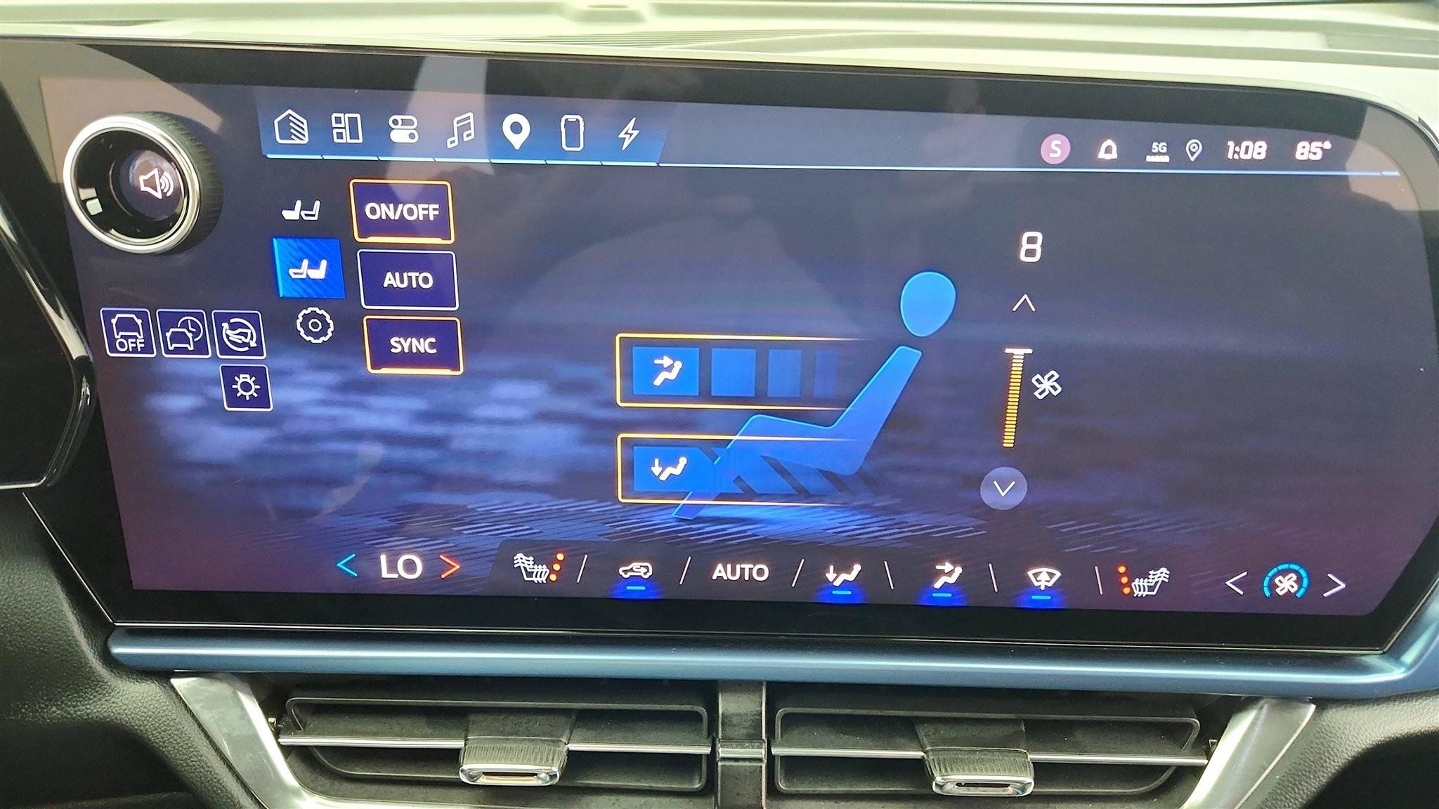 Used 2024 Chevrolet Equinox EV LT FWD image 23