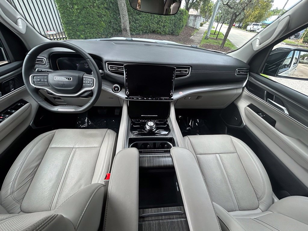 Used 2024 Jeep Wagoneer Series II w/ Flexible Seating Group RWD image 10