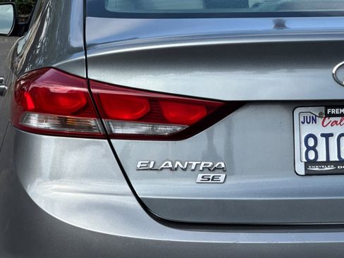 Used 2017 Hyundai Elantra SE image 22