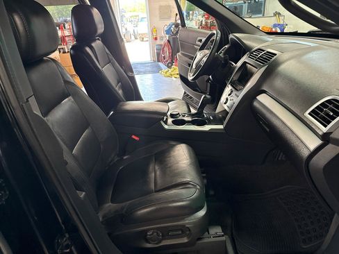 Used 2015 Ford Explorer XLT w/ Equipment Group 202B AWD/4WD image 51