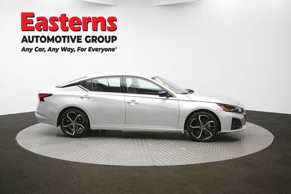 Used 2023 Nissan Altima 2.5 SR FWD image 42