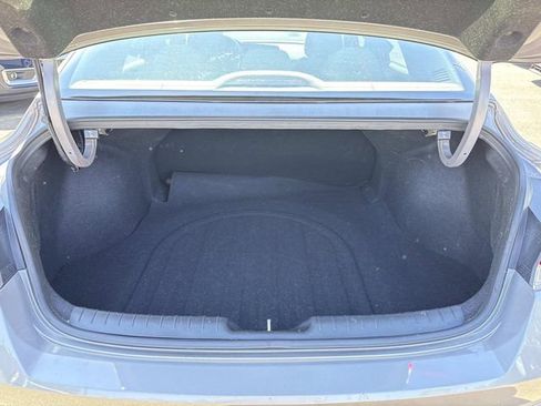Used 2023 Hyundai Elantra SEL w/ Convenience Package FWD image 12
