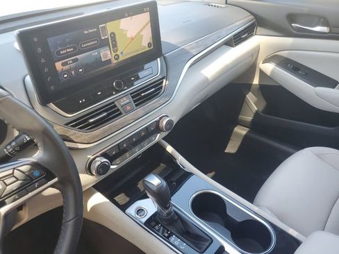 Used 2024 Nissan Altima 2.5 SV w/ SV Premium Package FWD image 22