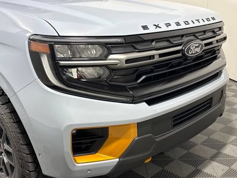 Used 2025 Ford Expedition Tremor AWD/4WD image 12