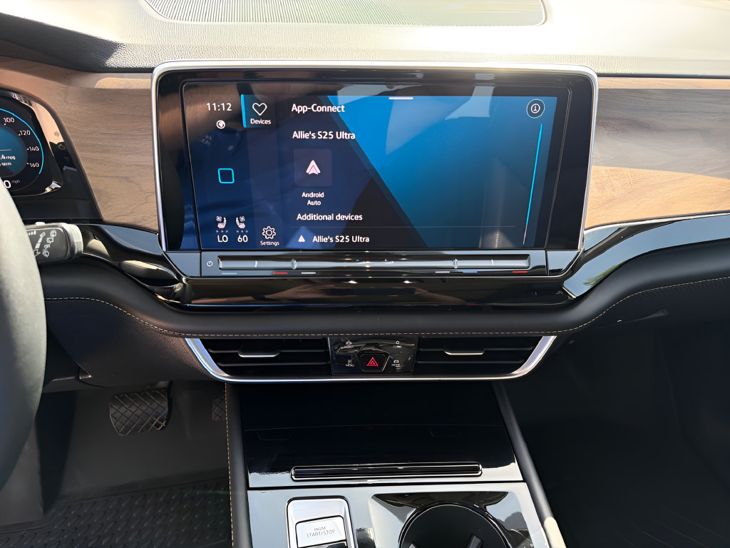 Used 2024 Volkswagen Atlas SE w/ Panoramic Sunroof Package FWD image 28