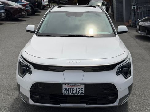 Used 2024 Kia Niro Wave w/ Wave Preserve Package FWD image 2