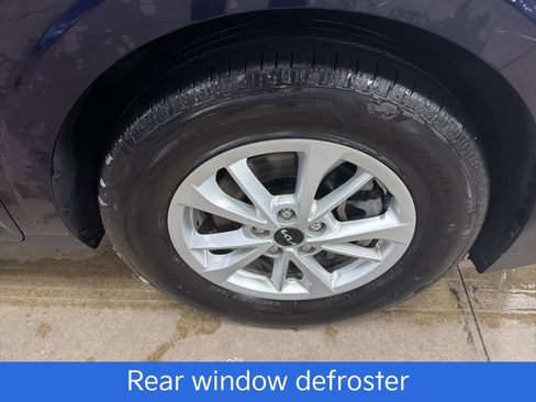 Used 2024 Kia Carnival LX image 26