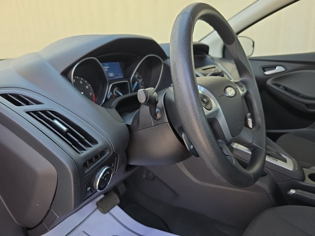 Used 2014 Ford Focus SE FWD image 15