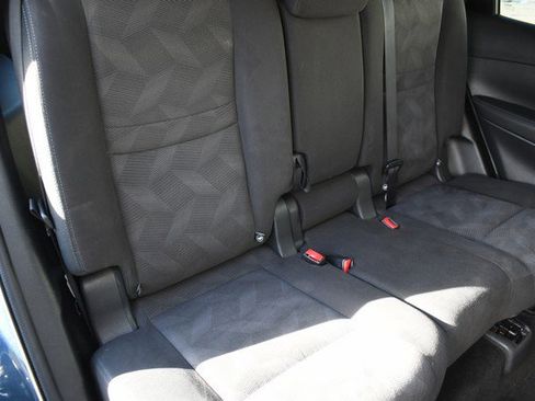 Used 2016 Nissan Rogue SV image 28