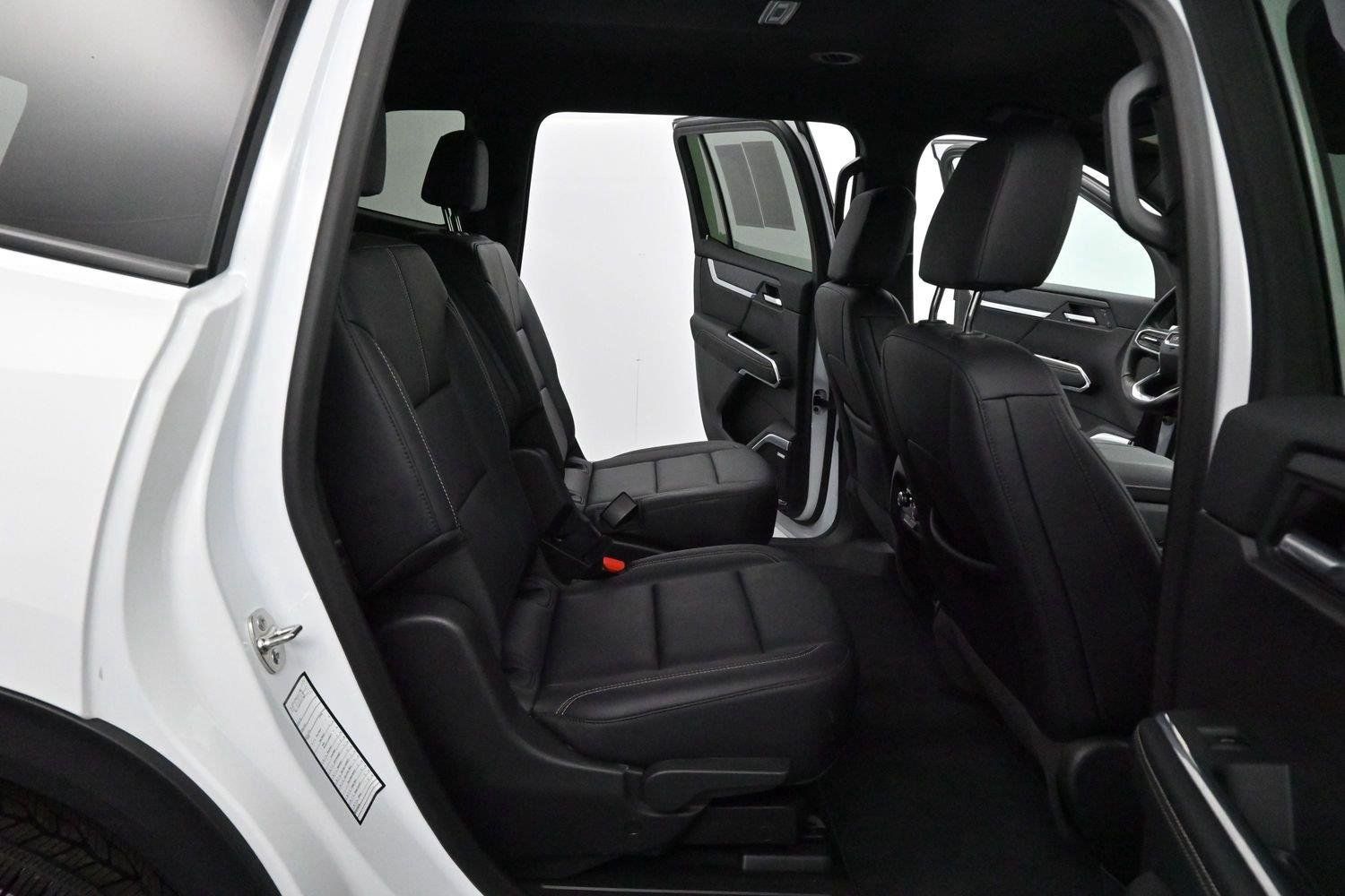 Used 2026 GMC Acadia Elevation w/ Elevation Premium Package FWD image 32
