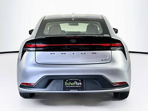 Used 2024 Toyota Prius LE FWD image 7