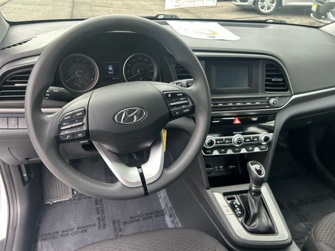 Used 2020 Hyundai Elantra SE w/ Cargo Package (C1) FWD image 13