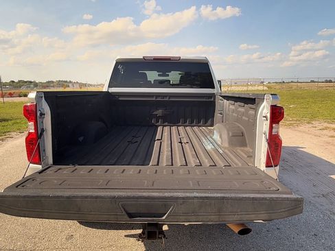 Used 2022 Chevrolet Silverado 2500 LT w/ Convenience Package AWD/4WD image 12