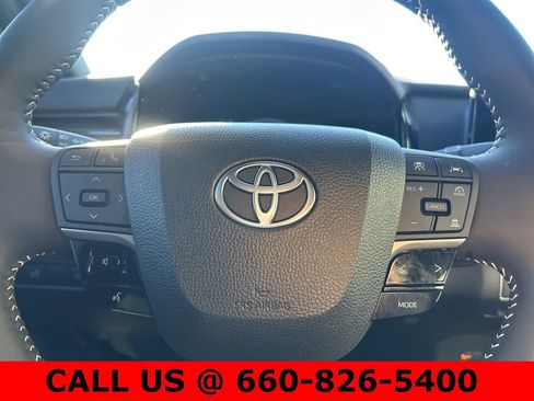 Used 2025 Toyota Camry SE image 16