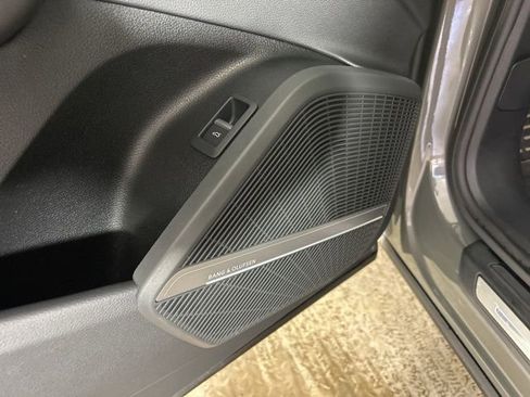 Used 2023 Audi SQ5 Premium Plus w/ Premium Plus Package image 19