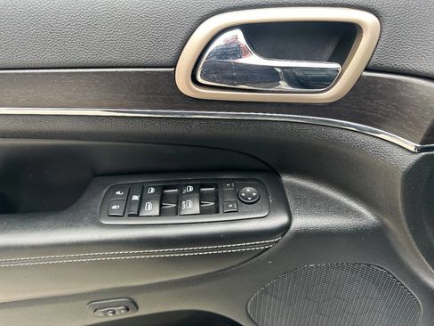 Used 2014 Jeep Grand Cherokee Limited image 22