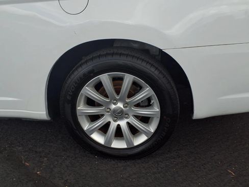 Used 2012 Chrysler 200 Touring FWD image 6