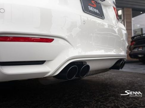 Used 2017 BMW M4 Convertible image 24