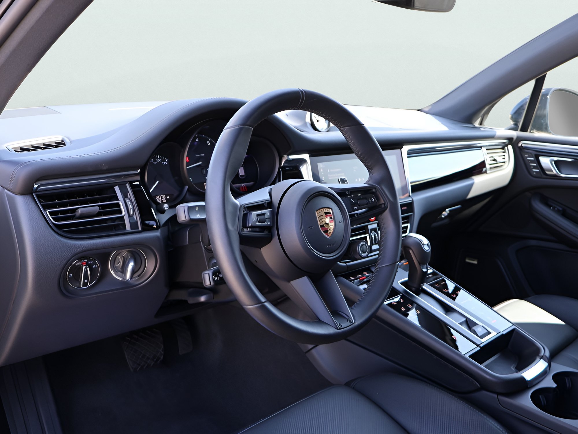 Certified 2026 Porsche Macan AWD/4WD image 4