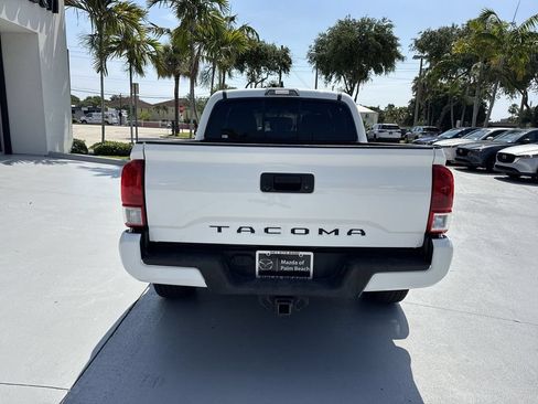Used 2016 Toyota Tacoma TRD Sport w/ Towing Package RWD image 2