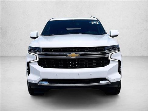 Used 2022 Chevrolet Suburban LS RWD image 3