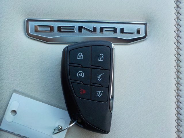 New 2026 GMC Yukon Denali w/ Denali Reserve Package AWD/4WD image 50