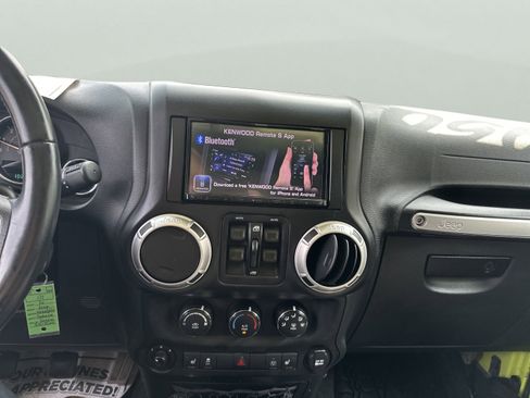 Used 2016 Jeep Wrangler Unlimited Sahara w/ Connectivity Group image 17