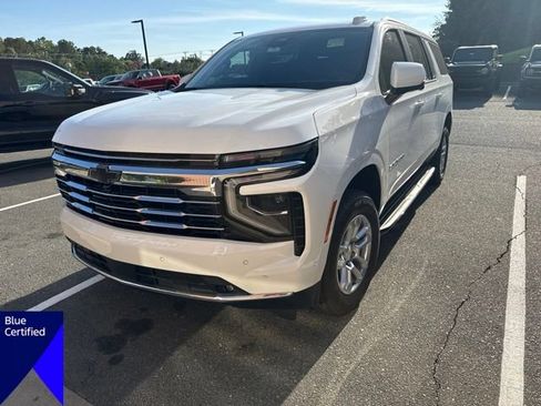 Used 2025 Chevrolet Suburban LT w/ Comfort Package RWD image 1