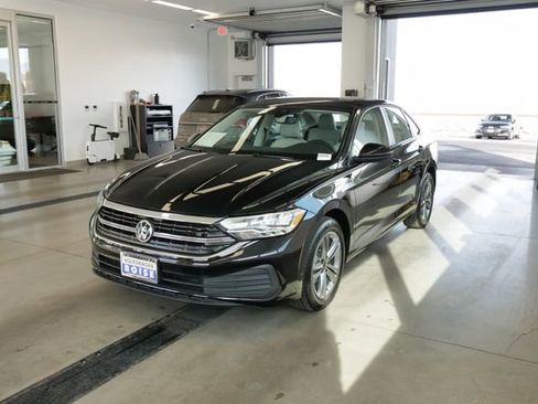 Used 2022 Volkswagen Jetta SE image 3