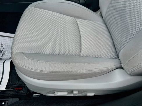 Used 2015 Subaru Forester 2.5i Premium w/ All-Weather Package AWD/4WD image 25