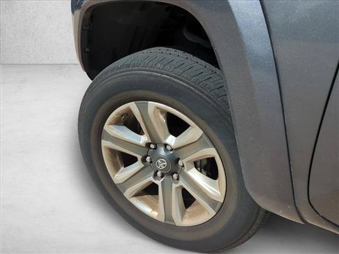 Used 2019 Toyota Tacoma Limited AWD/4WD image 5