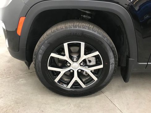 Used 2025 Jeep Grand Cherokee Limited image 40