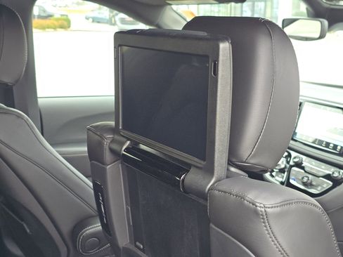 New 2026 Chrysler Pacifica Select image 8