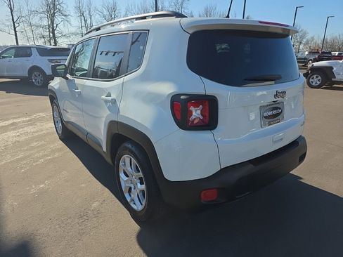 Used 2018 Jeep Renegade Latitude w/ Popular Equipment Group image 3