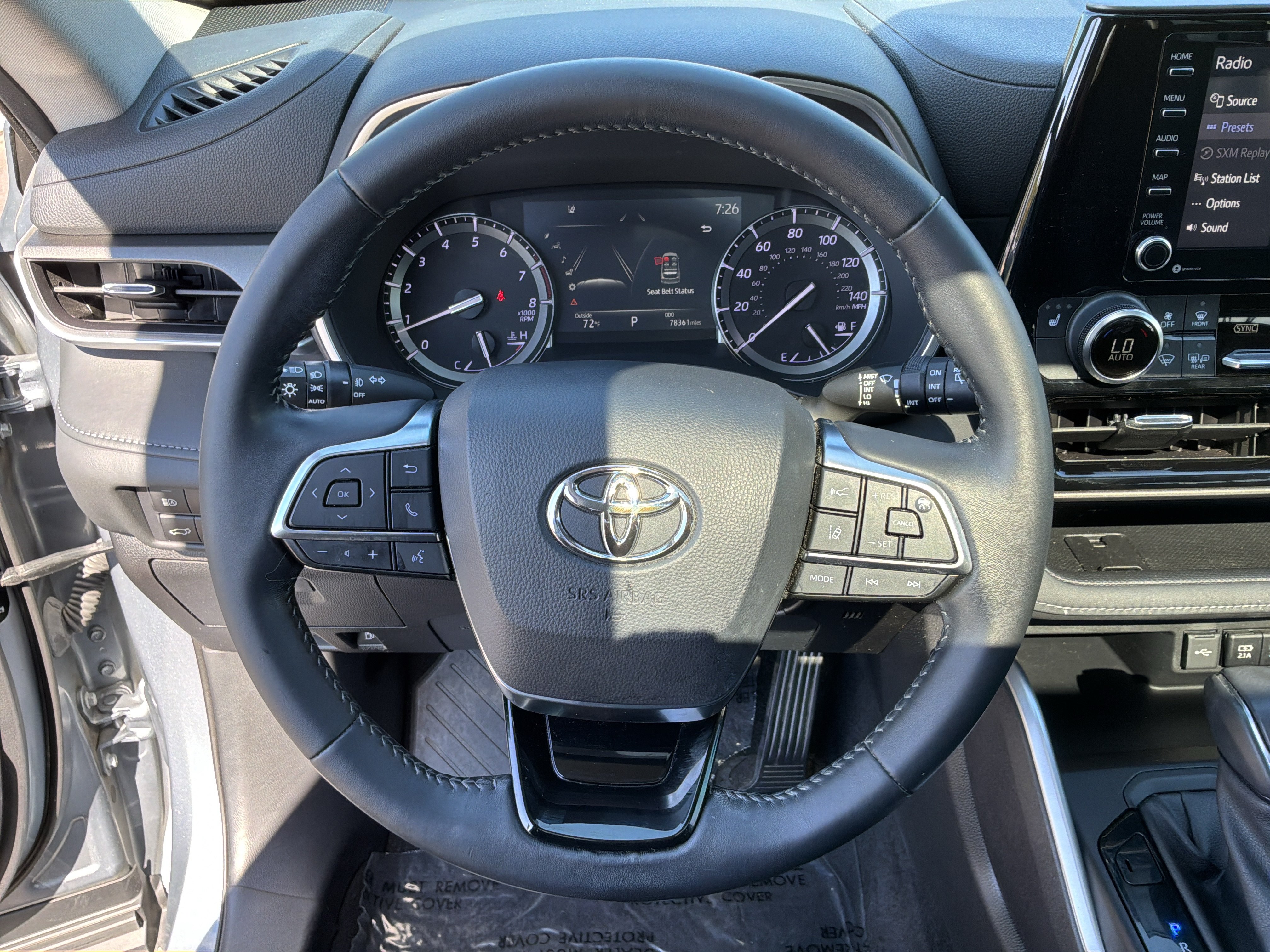 Used 2021 Toyota Highlander XLE AWD/4WD image 18