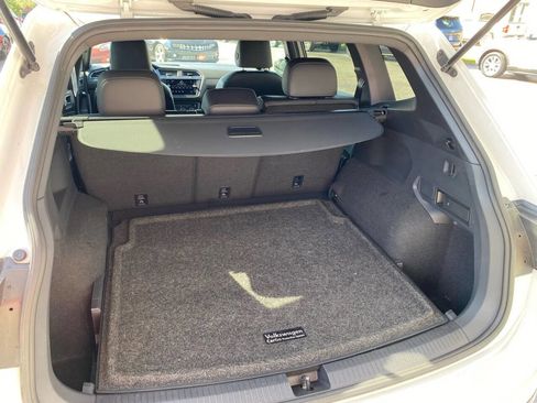 Used 2020 Volkswagen Tiguan SE R-Line image 27