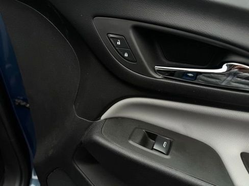 Used 2023 Chevrolet Equinox LT w/ Driver Convenience Package image 16