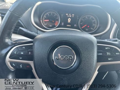 Used 2015 Jeep Cherokee Latitude w/ Cold Weather Group AWD/4WD image 20