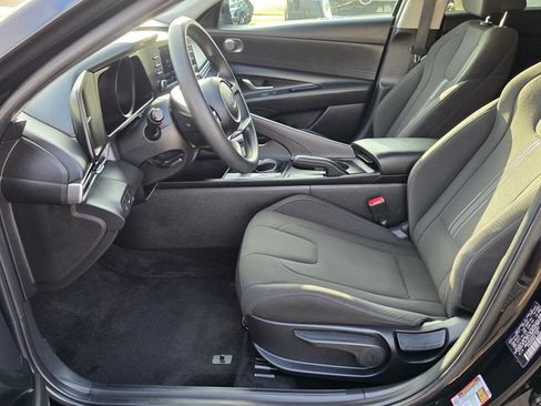 Used 2023 Hyundai Elantra SEL FWD image 11