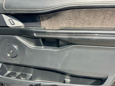 Used 2021 Ford Expedition Max Limited RWD image 9